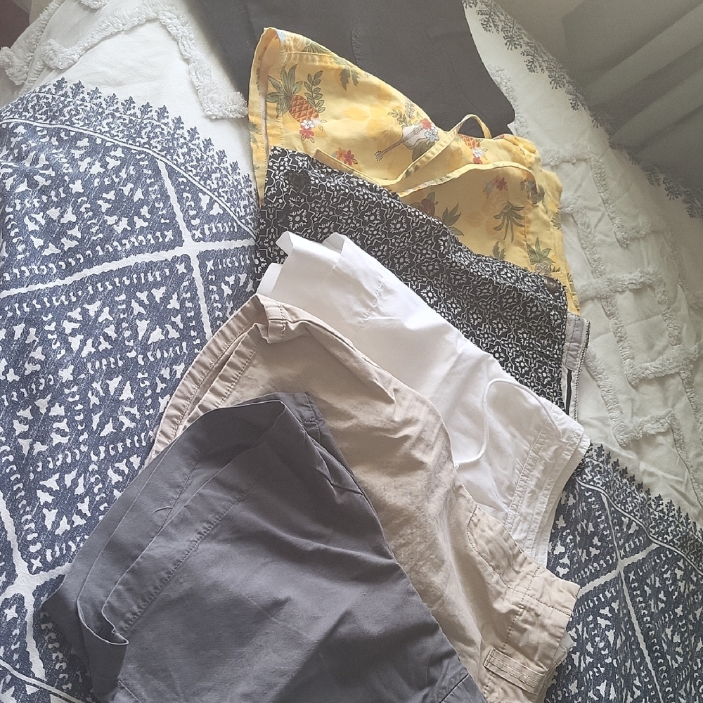 Bundle of 6 Shorts for $25! Size 6. J. crew, Gap, White House Black Market.